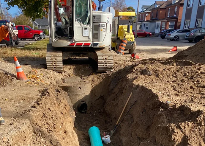 Roseview Ave and Gladstone Ave (Construction) - Construction progress and infrastructure installation